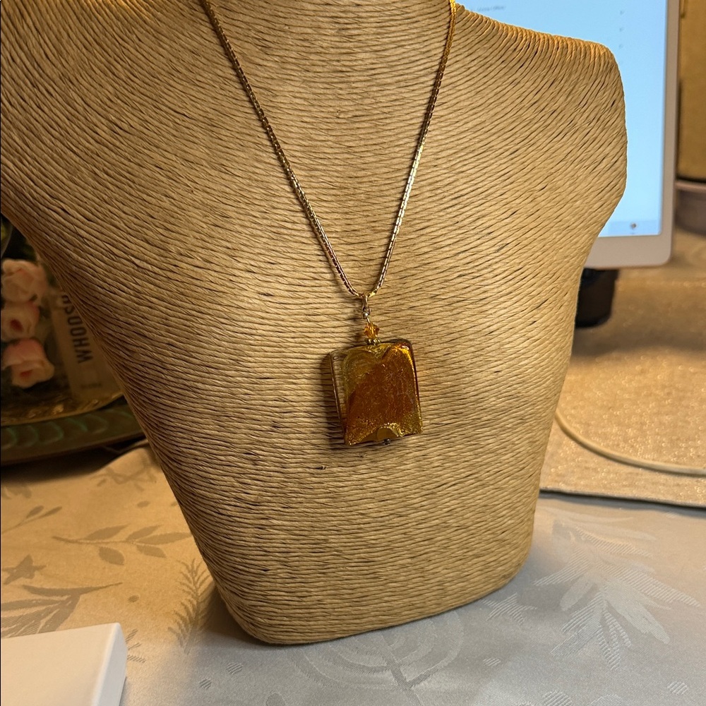 Fashion Jewelry Gold Amber Glass Pendant Necklace